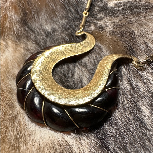 70's Sarah Coventry Gold Tone Amber Pendant Necklace - Picture 2 of 5